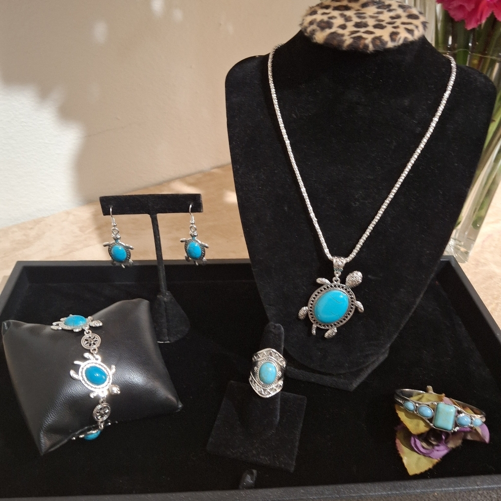 New 5 Piece Turtle Jewelry Set - NWOT